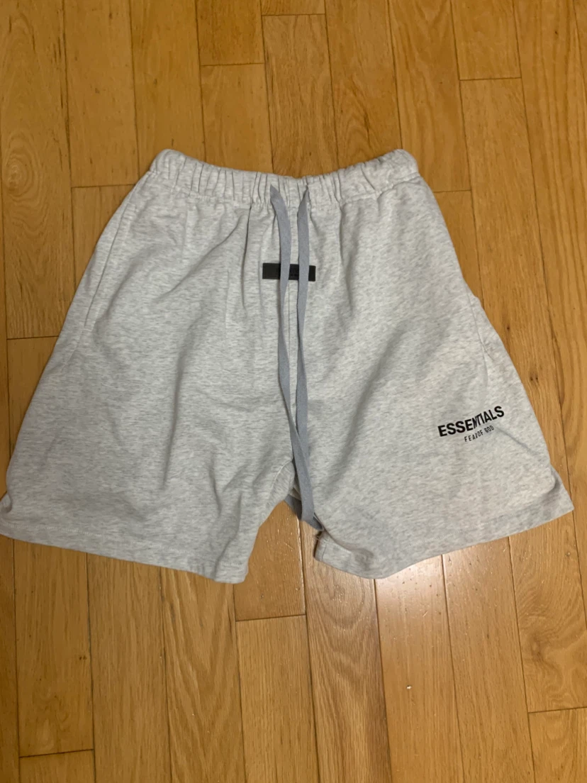 Essentials Fear of God Grey Shorts - Large