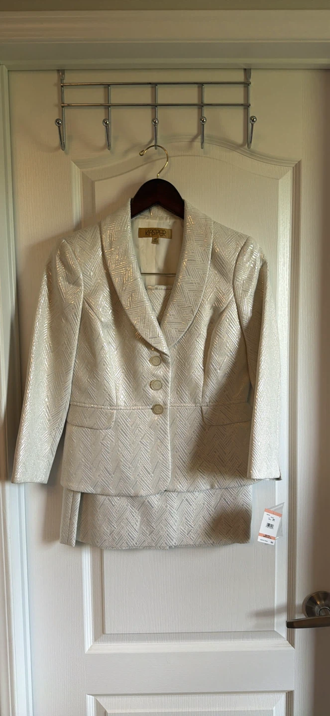 New Kasper 2-Piece Metallic Skirt Suit Set - size 2P