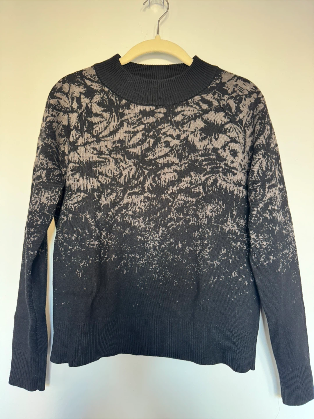 Women’s sweaters - details in the images - photo 5