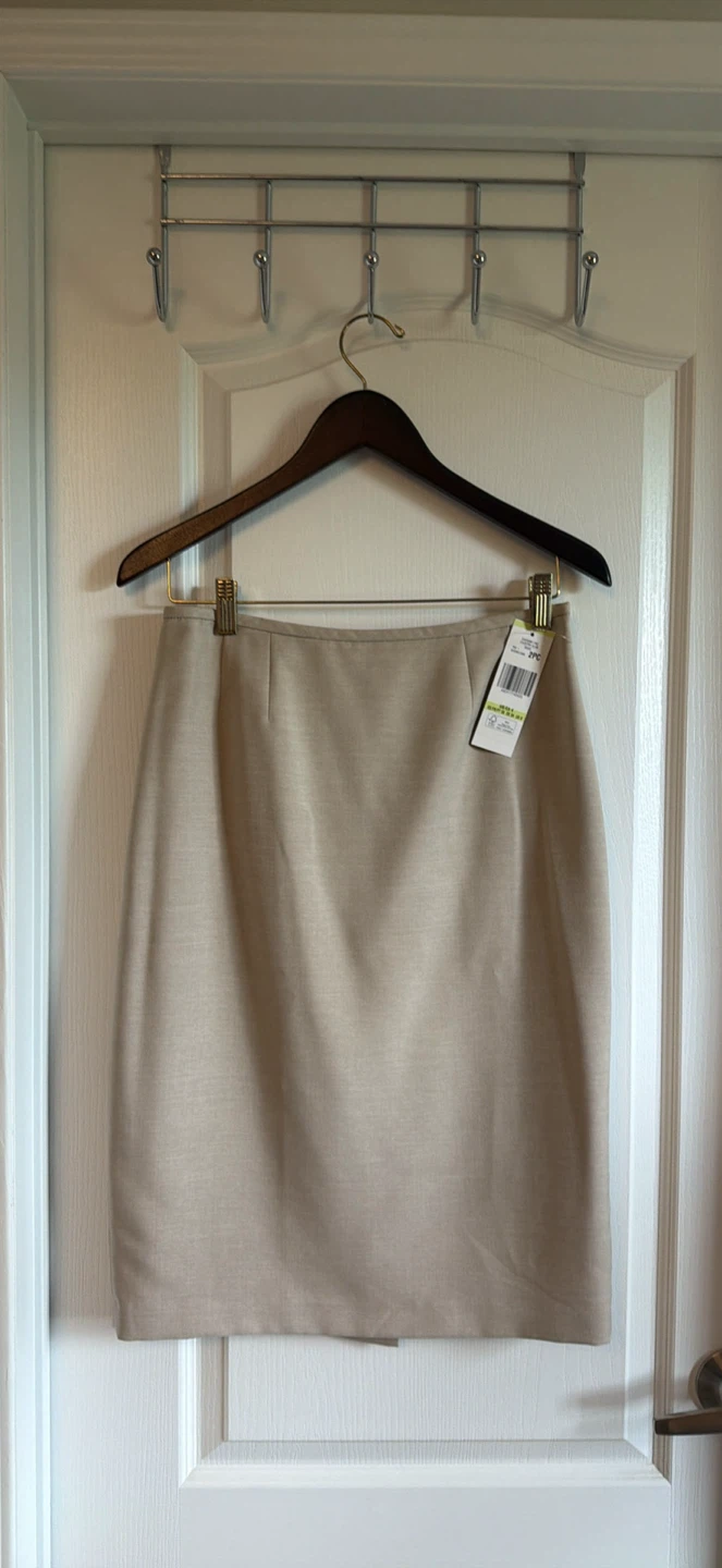New Le Suit Beige 2-Piece Skirt Suit - size 4 - photo 2