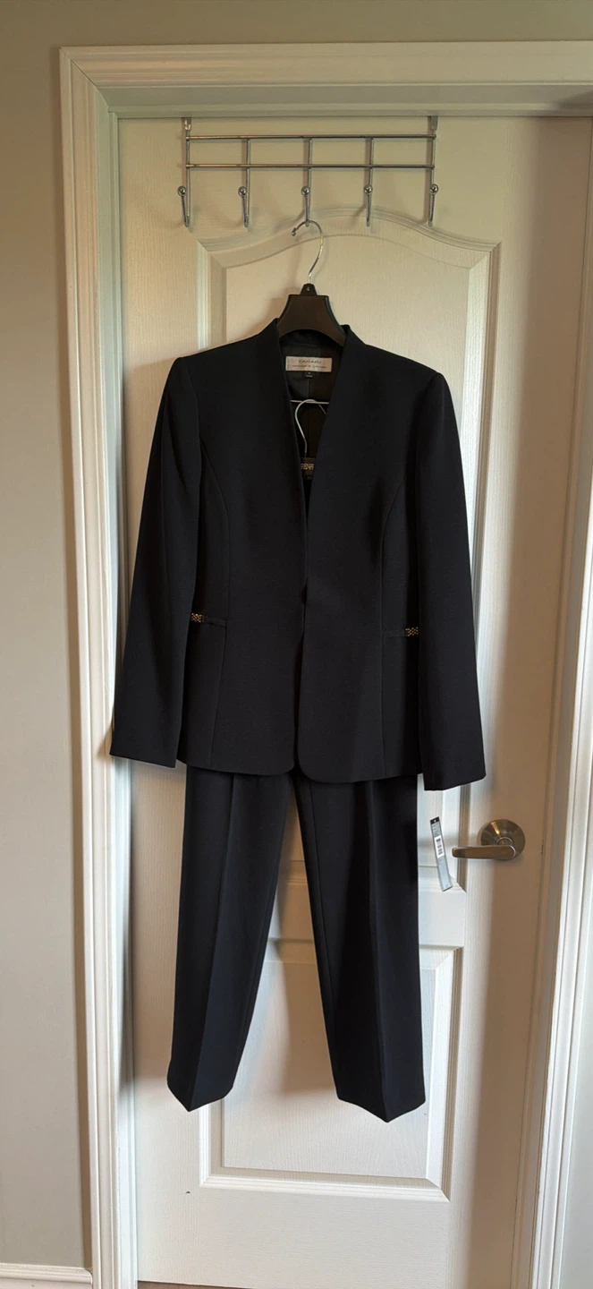 New Tahari Arthur S. Levine 2-Piece Pant Suit: size 4