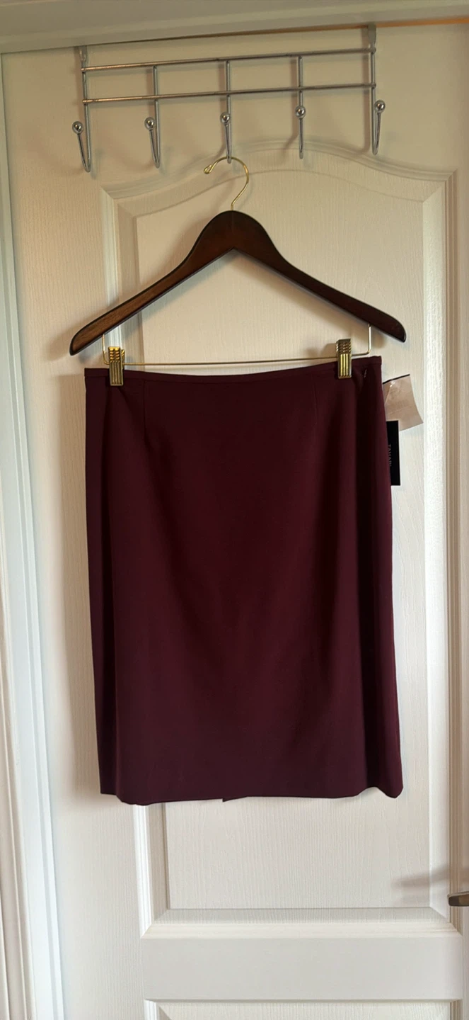 New Tahari Arthur S. Levine Wine 2-Piece Suit -Size 6 - photo 2