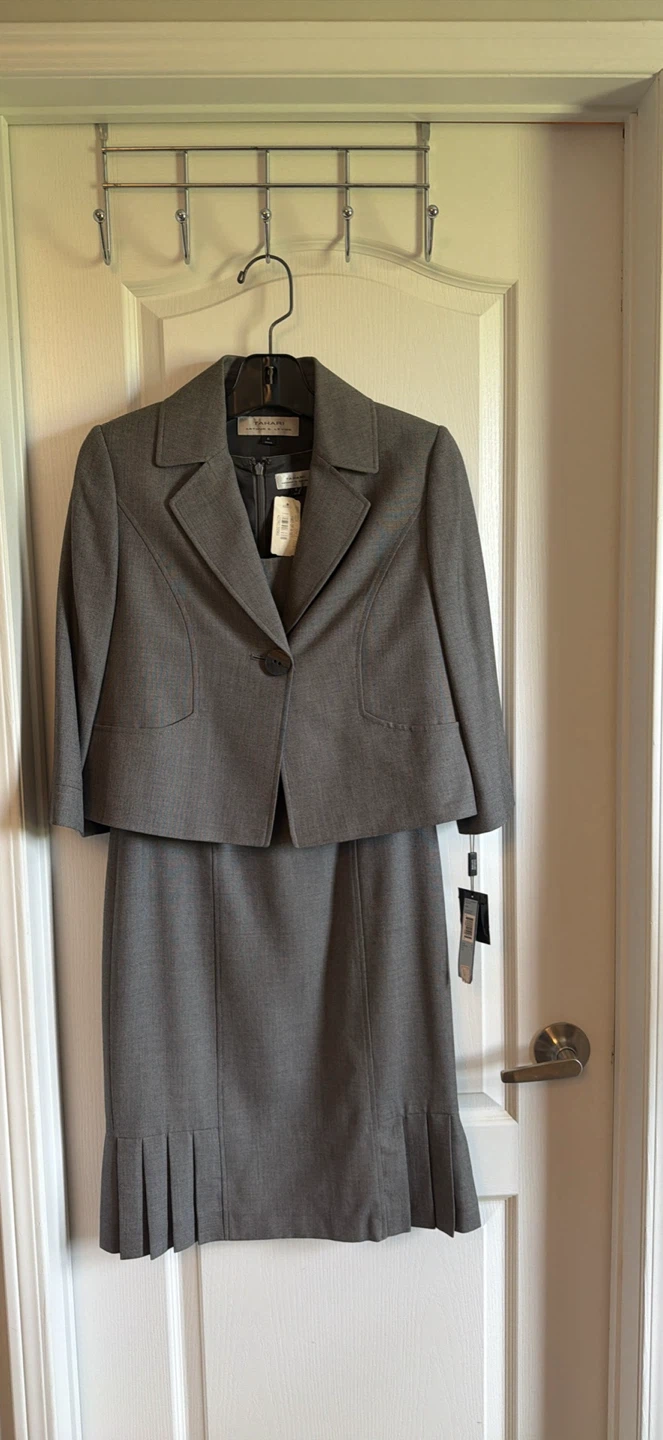 New Tahari Levine 2-Piece Suit, Size 4