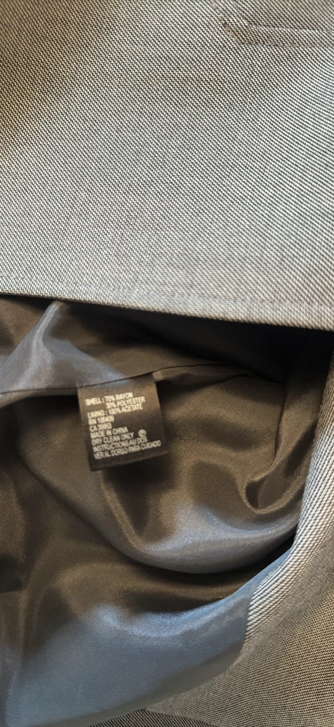 New Tahari Levine 2-Piece Suit, Size 4 - photo 4