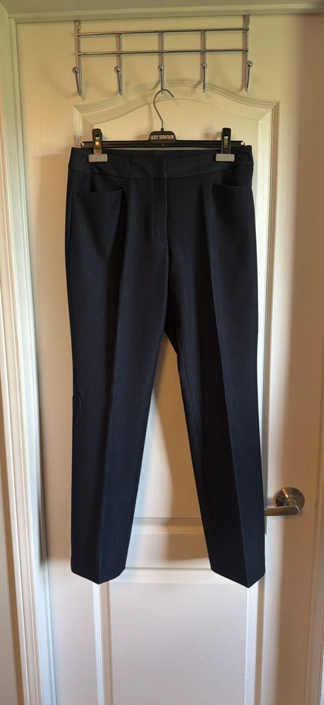 New Tahari Arthur S. Levine Navy Pant Suit - Size 6 - photo 3