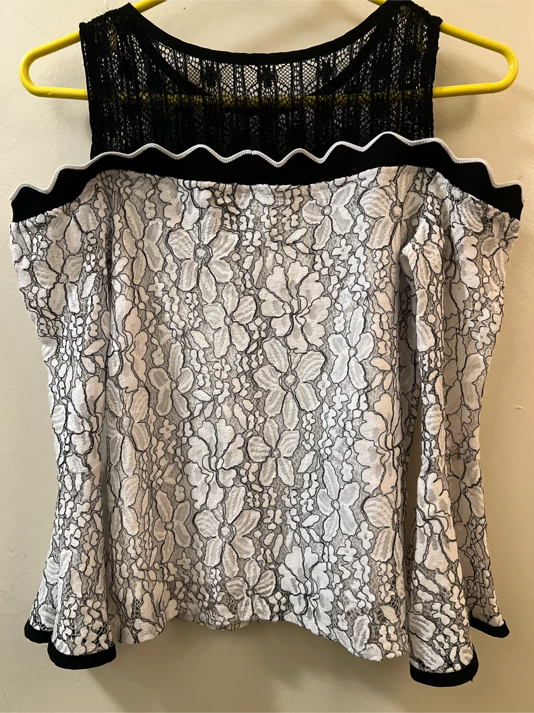 Black and White Lace Cold-Shoulder Top-size Small - photo 2