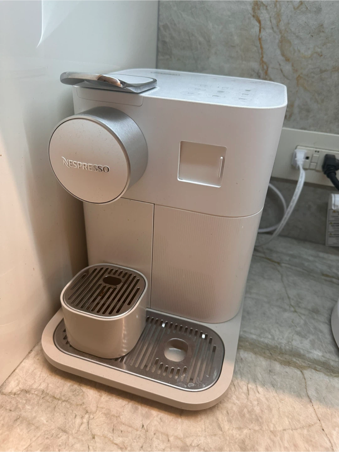 DeLonghi Nespresso Lattissima Gran Coffee Machine