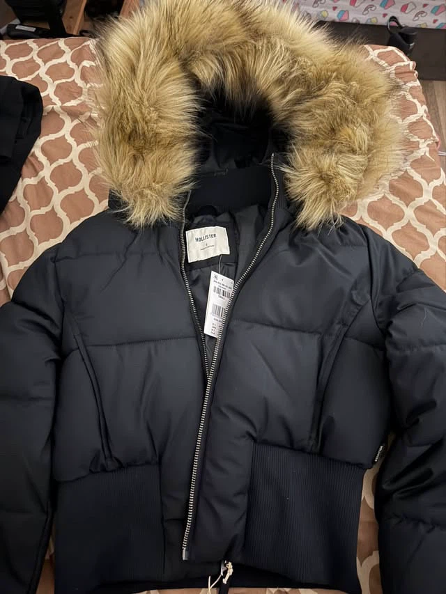 Hollister Puffer Jacket with Faux Fur Hood - Black, Small
