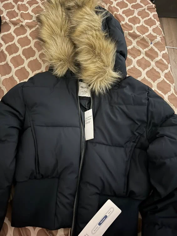Hollister Puffer Jacket with Faux Fur Hood - Black, Small - photo 2