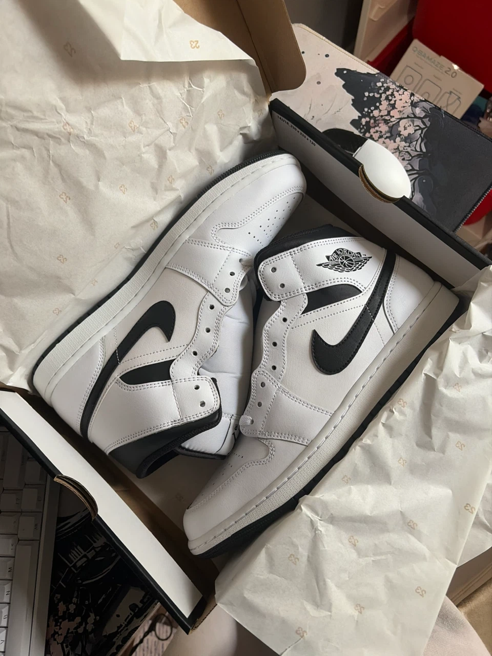 Jordan 1' Mid