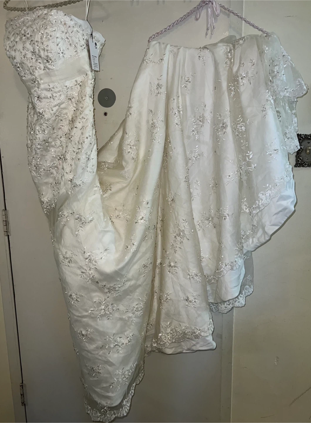 New-White Strapless Wedding Dress-size Small