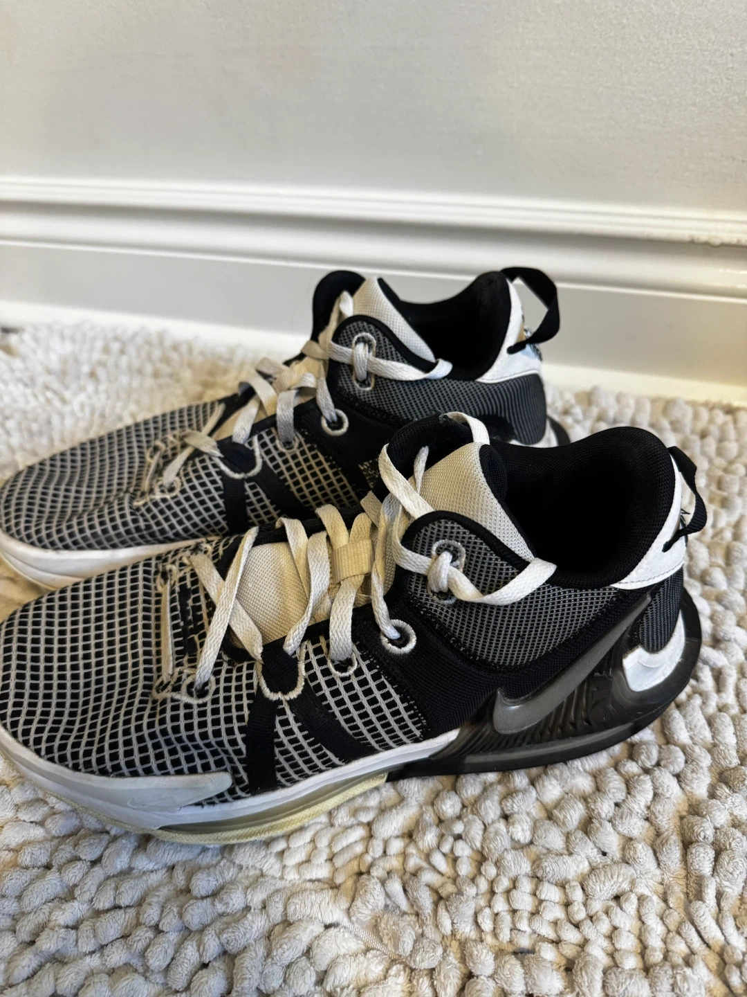 Nike LeBron Witness 7 Basketball Shoes Size 11