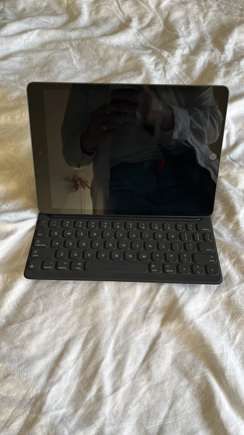 Apple iPad with Smart Keyboard Folio - photo 2