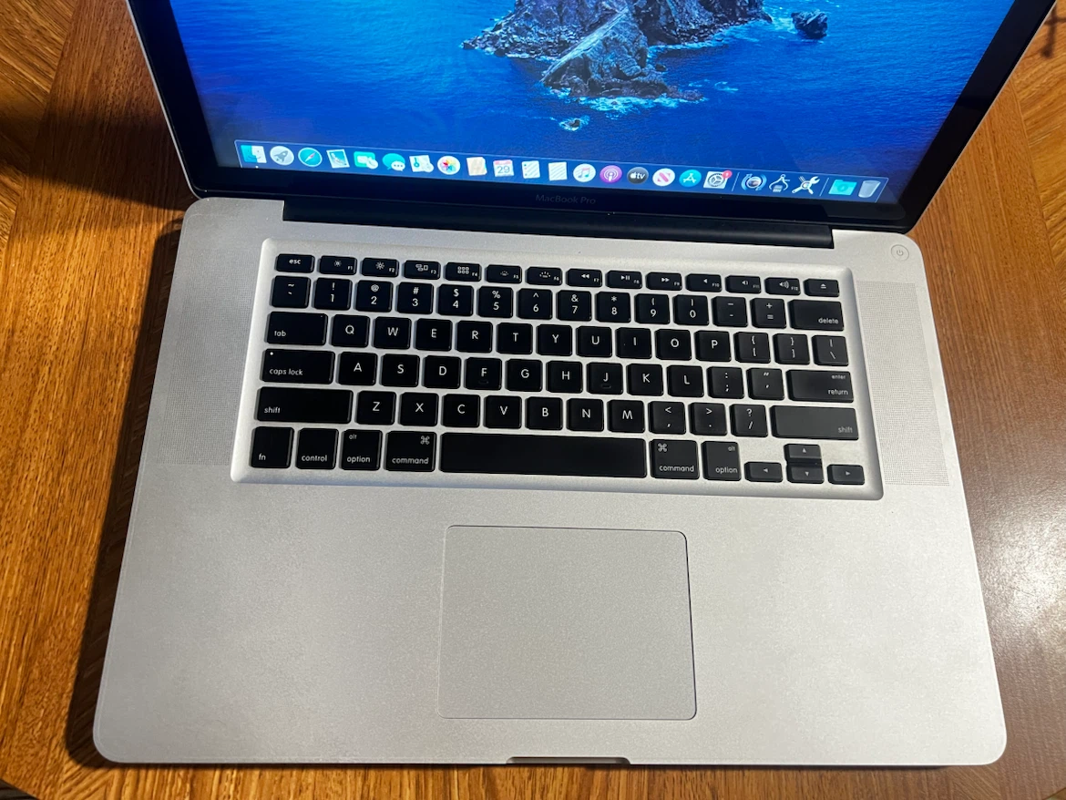 Apple MacBook Pro 15-inch Late 2011 - photo 2