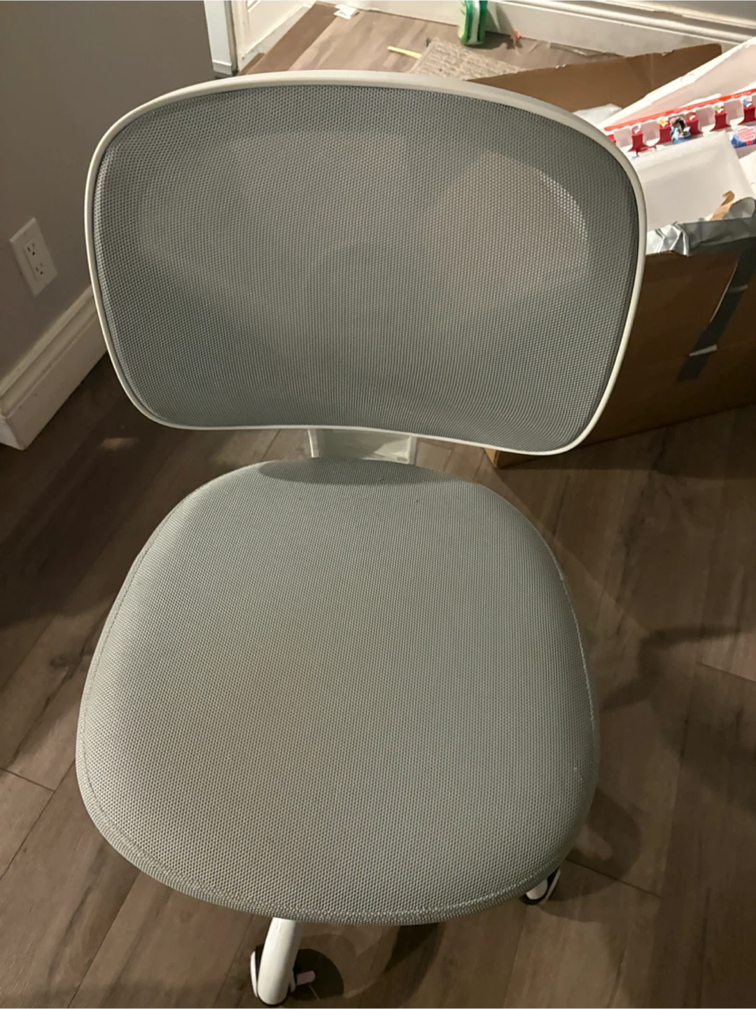 White Mesh Office Chair - photo 2