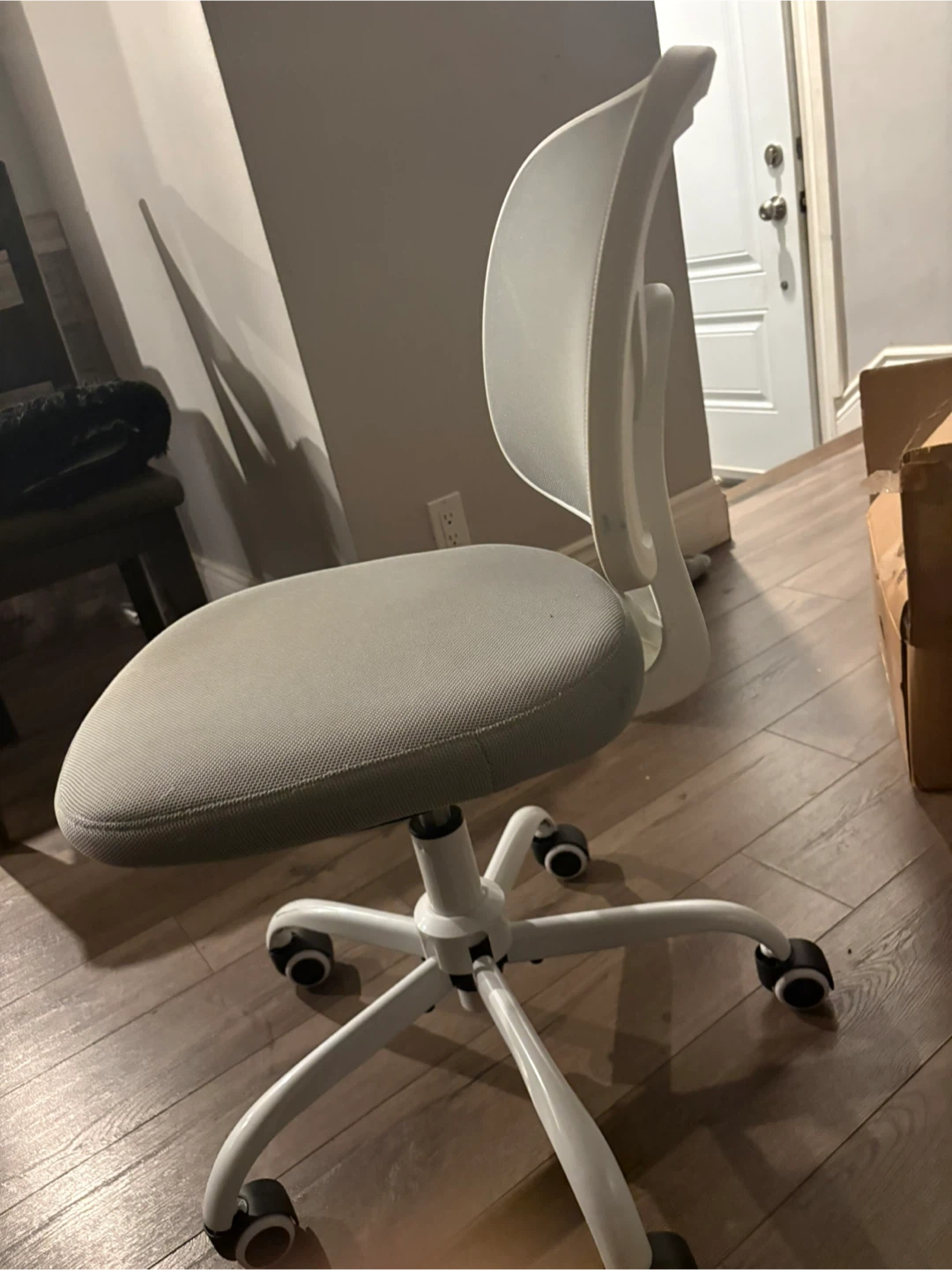 White Mesh Office Chair - photo 3