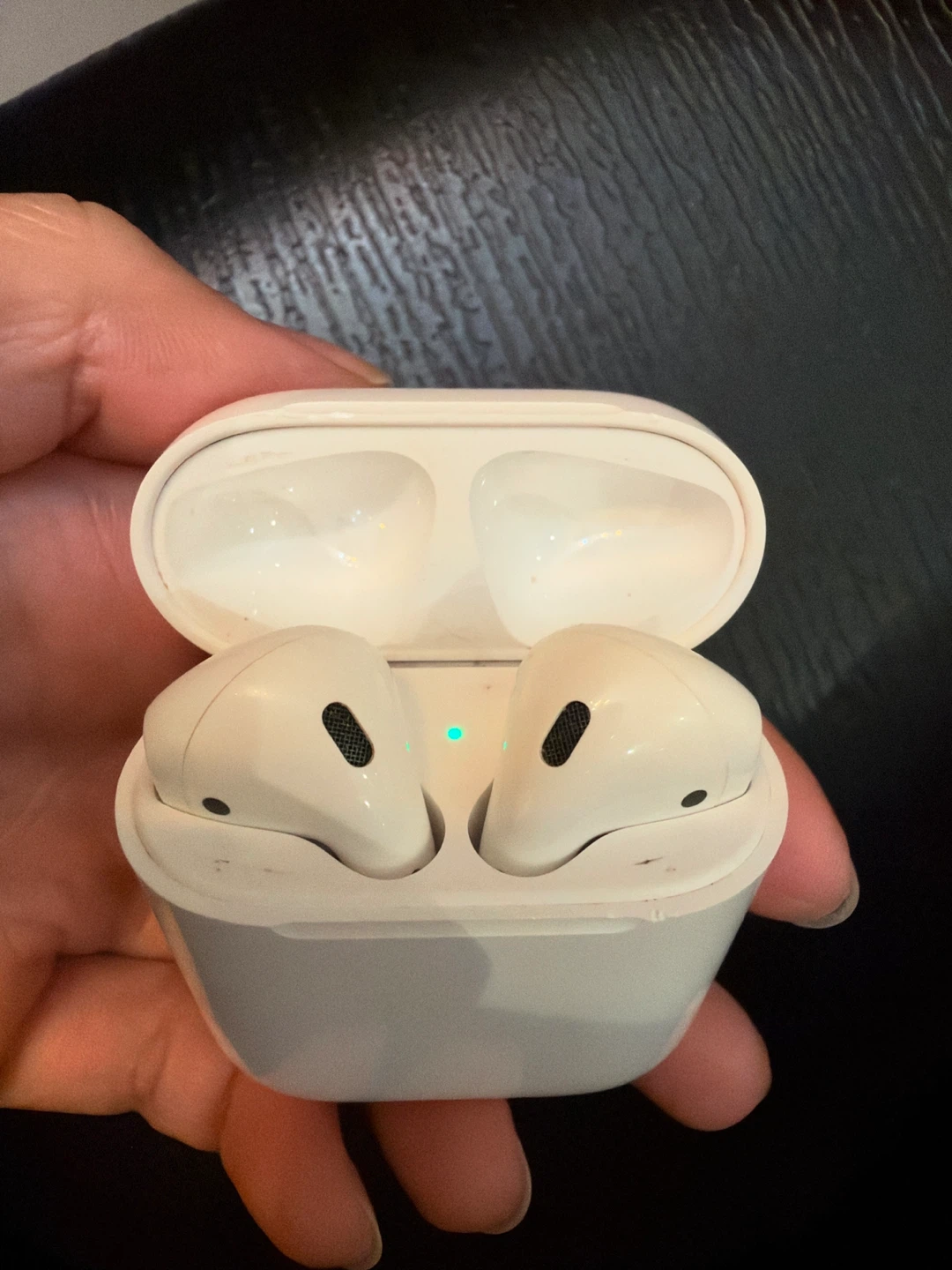 Apple AirPods 1 with Charging Case - photo 2