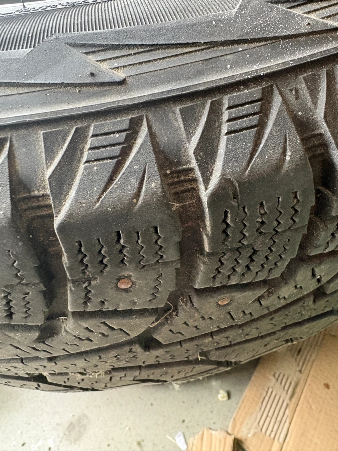 Hankook I-Pike Winter Tires P235/65R18 - photo 2
