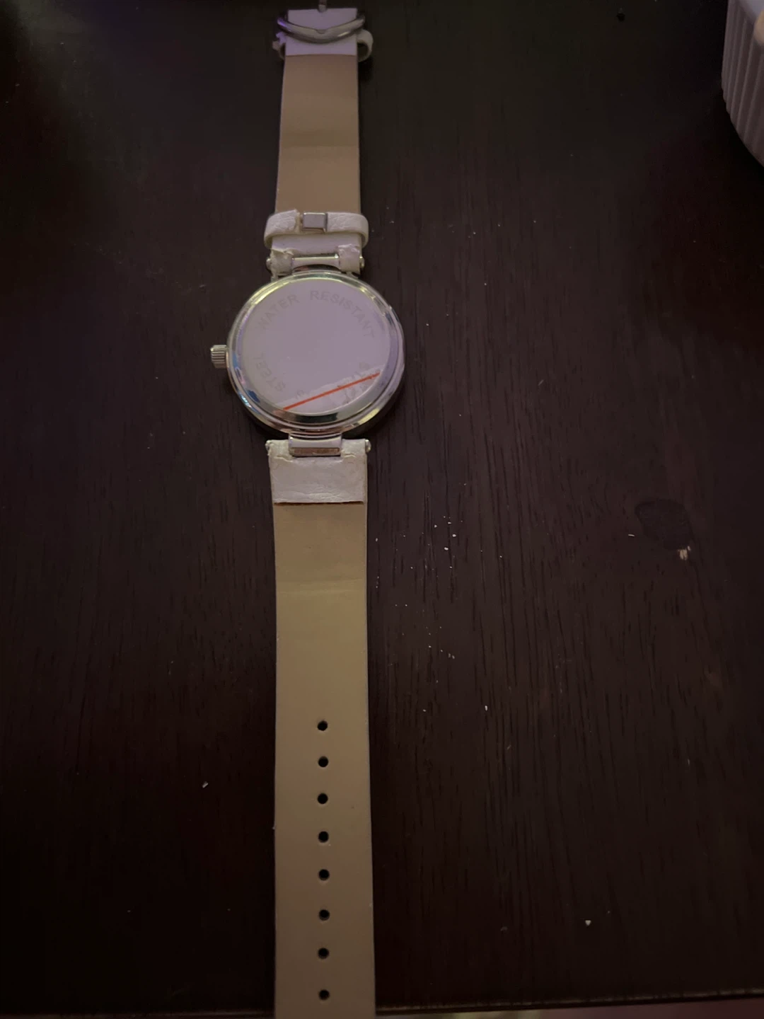 White Analog Wristwatch - photo 2