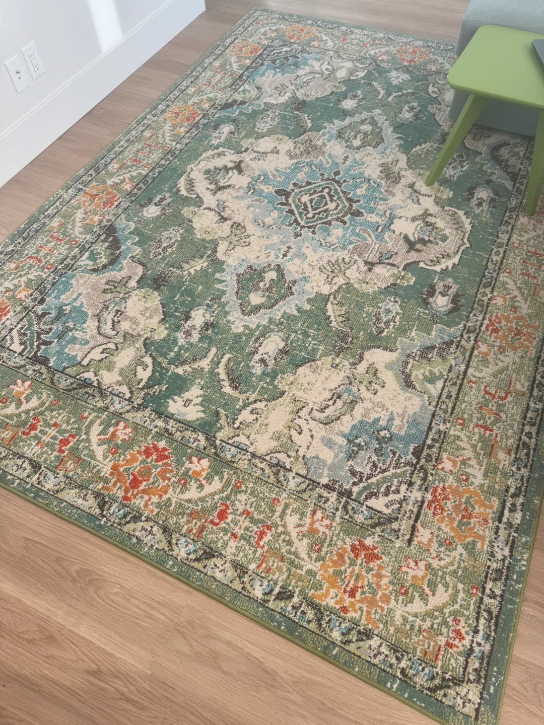 Vintage-Style Medallion Area Rug - photo 3