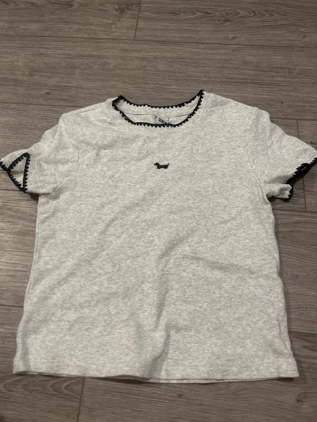 SEM/R Grey Dachshund Graphic T-Shirt / Crop Top