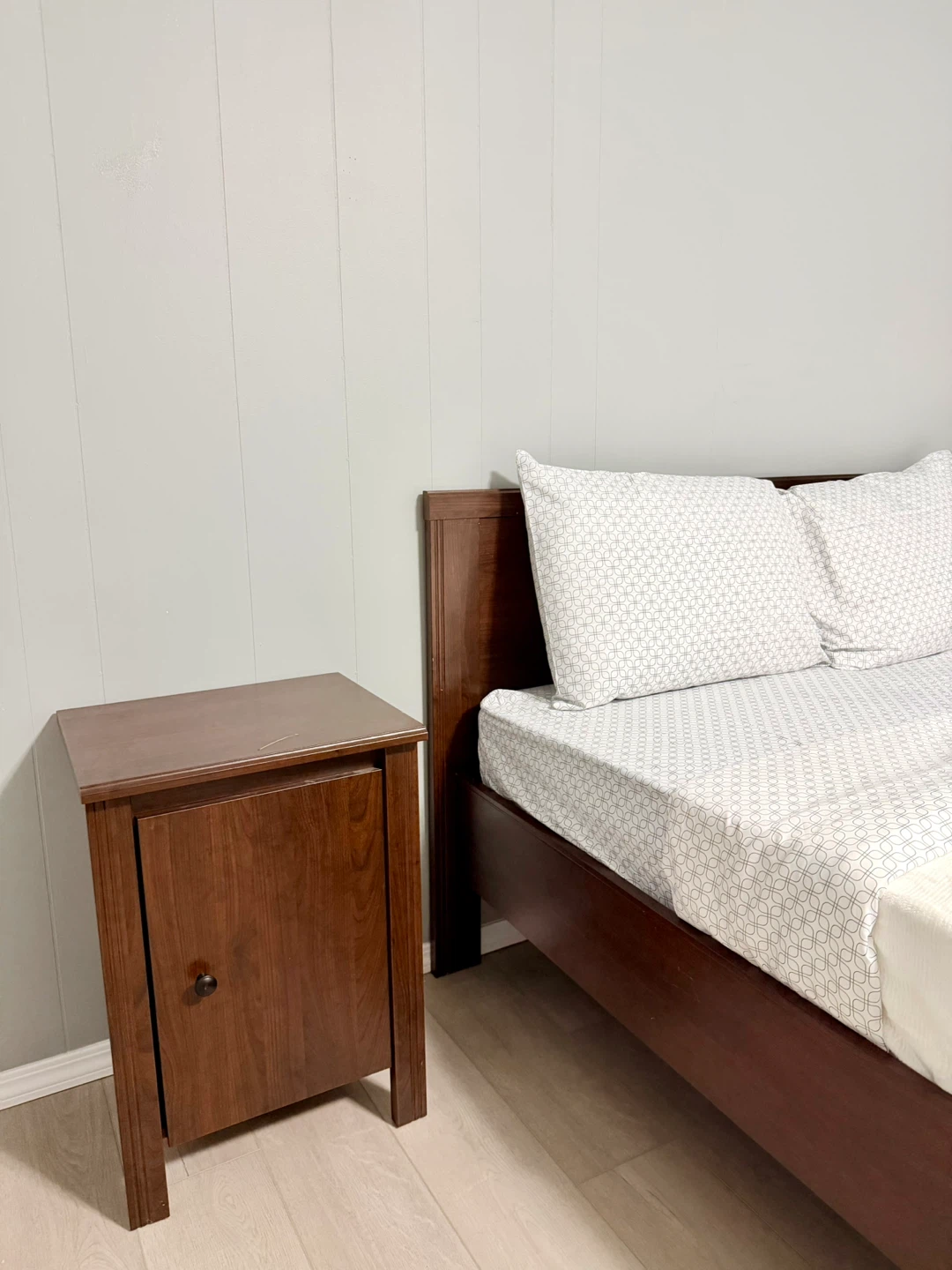 LARGE Private Ensuite Bedroom — $1,100/month ALL-IN - photo 4