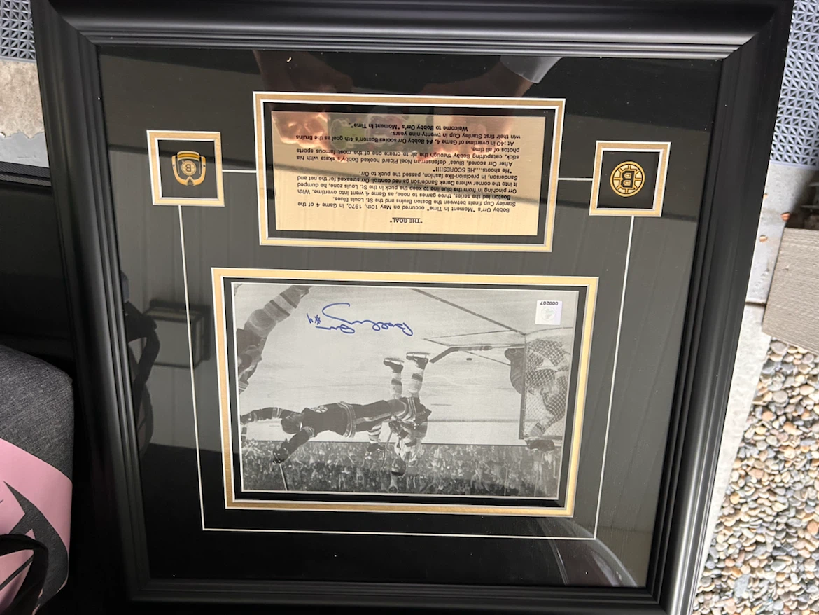 Bobby orr signed picture frame - photo 2