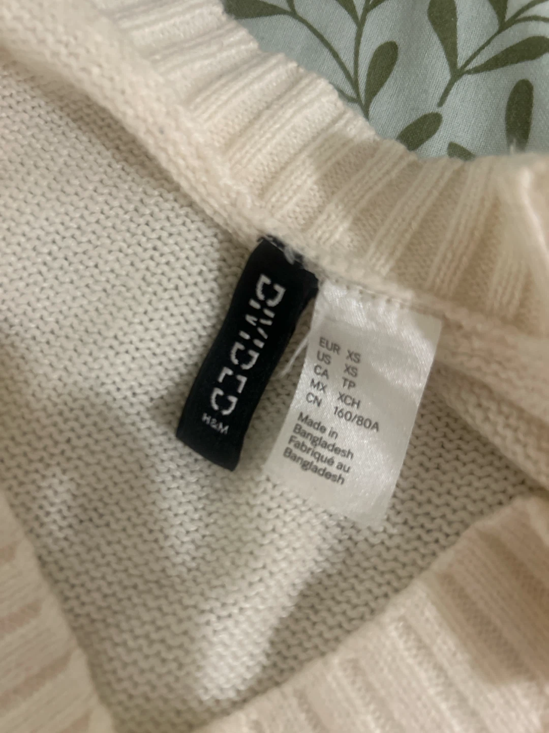 H&M White V-Neck Sweater Crop Top - photo 2