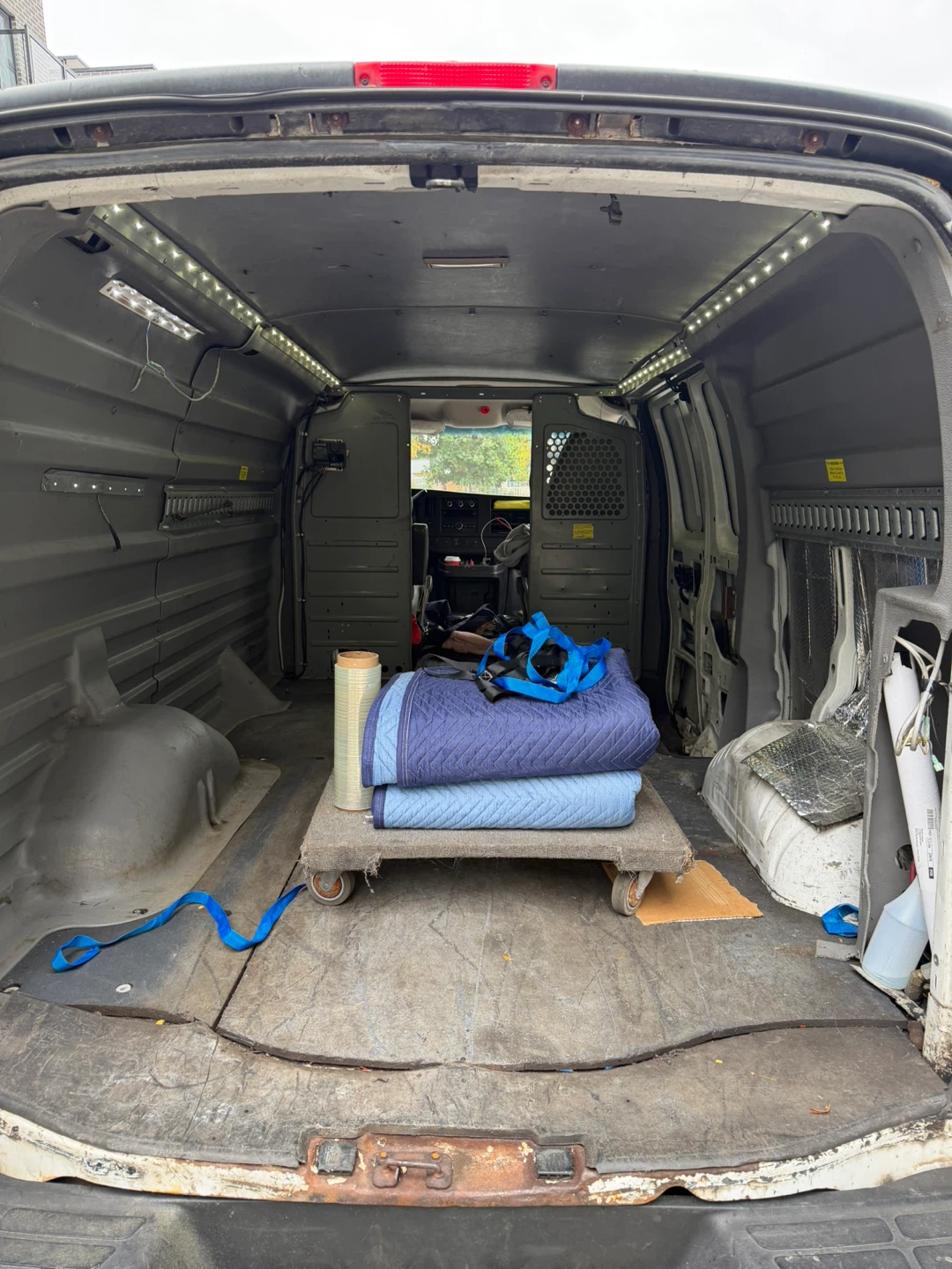Moving and Delivery Van - photo 3