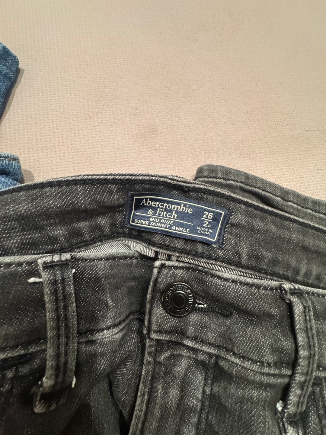 Hollister, Abercrombie Jeans & Lululemon - photo 5
