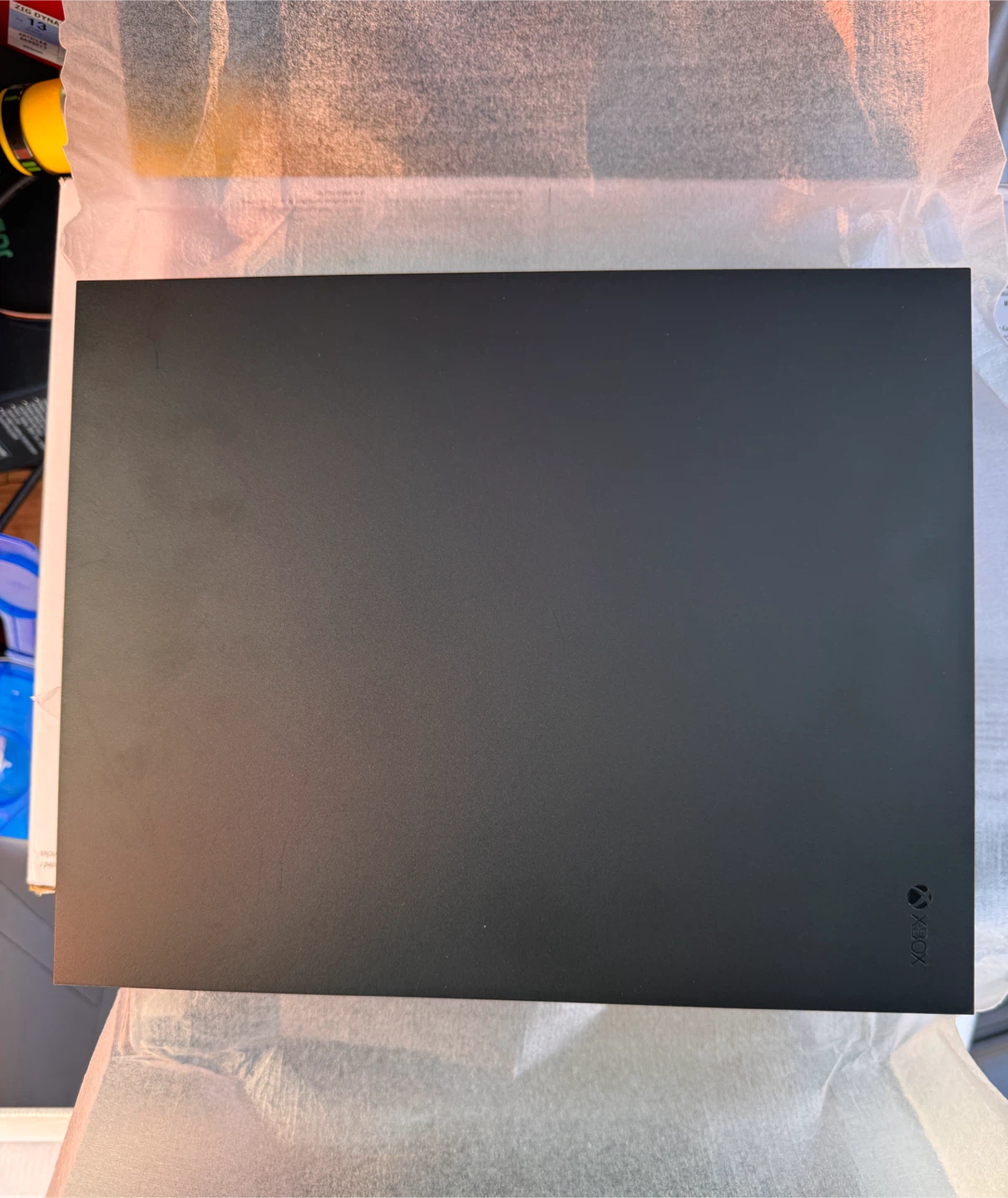 Xbox one X 1 TB - like new in box - photo 2