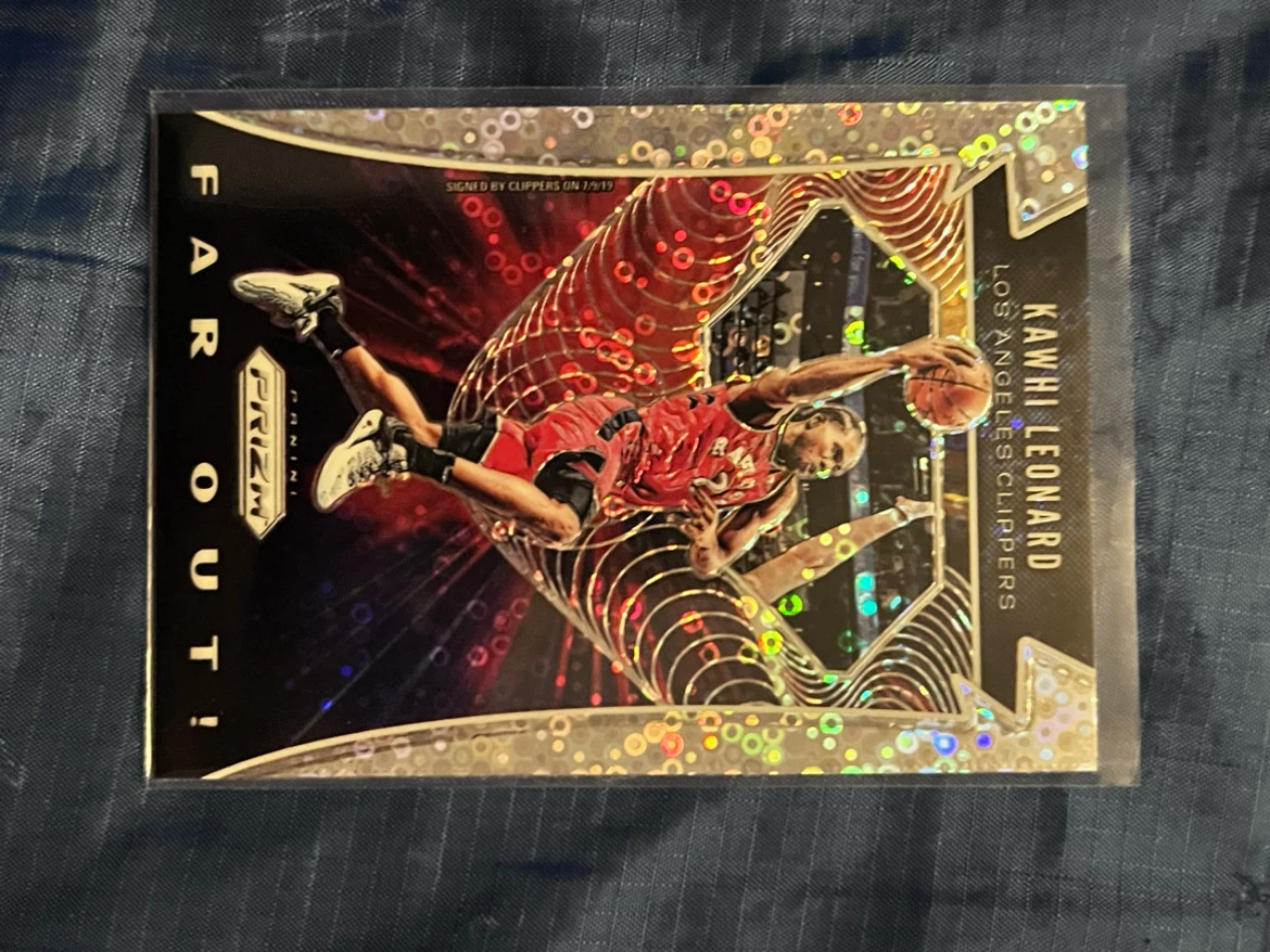 2019-20 Panini Prizm Kawhi Leonard Far Out Card - photo 3