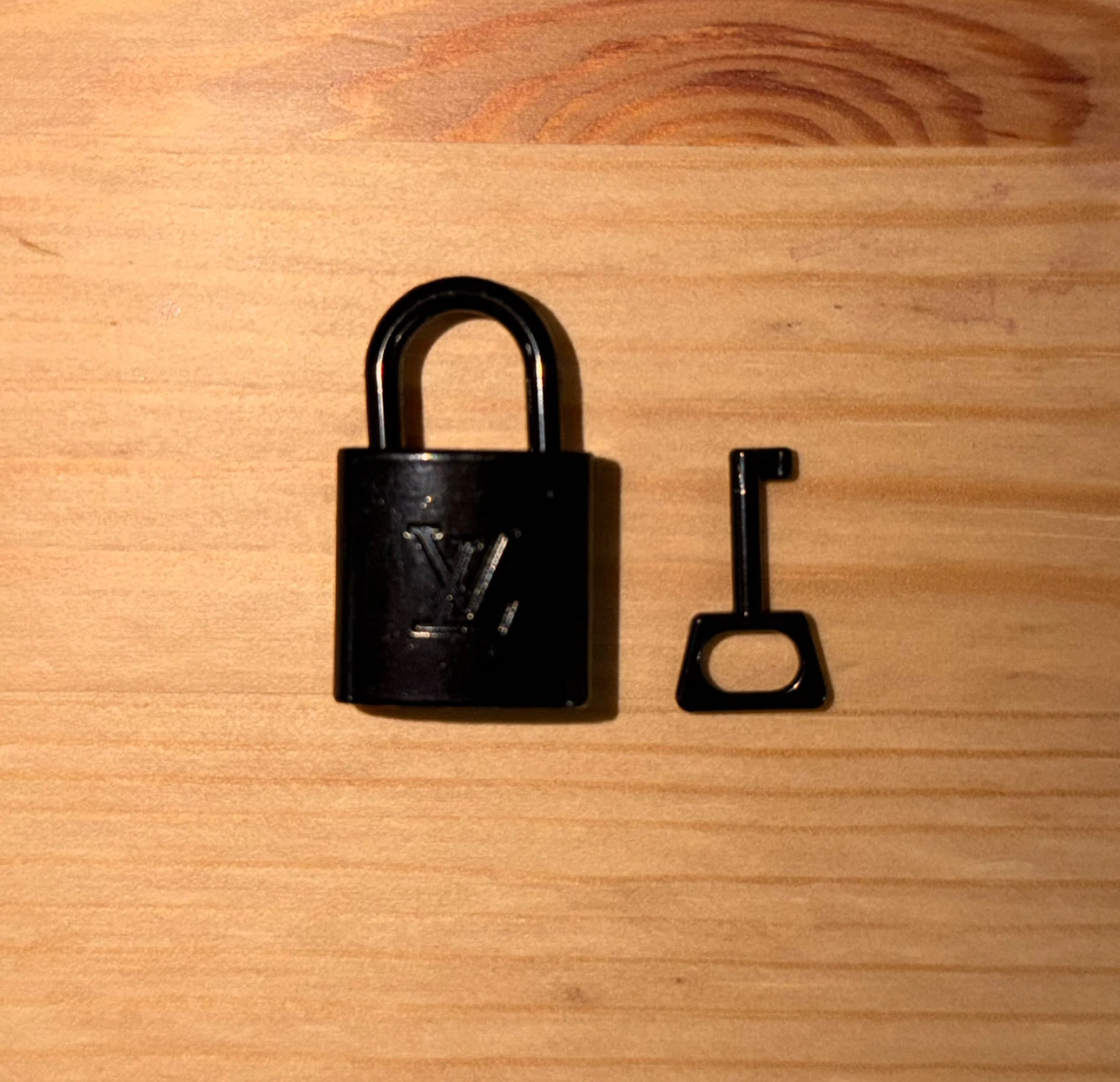 Louis Vuitton Keepall Bandouliere Black Embossed - photo 4