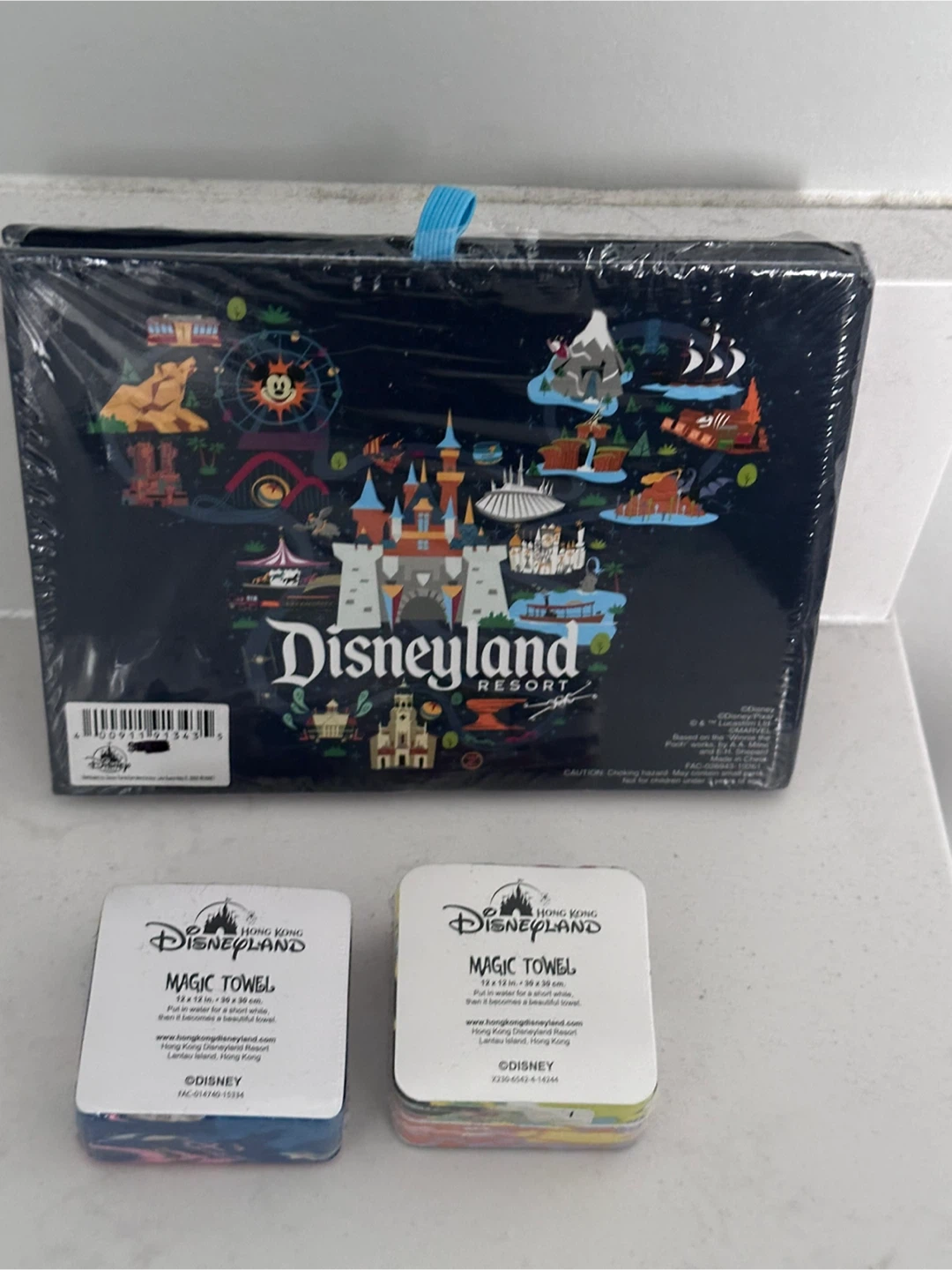 Disneyland Autograph Book and 2x Magic Towels - photo 2