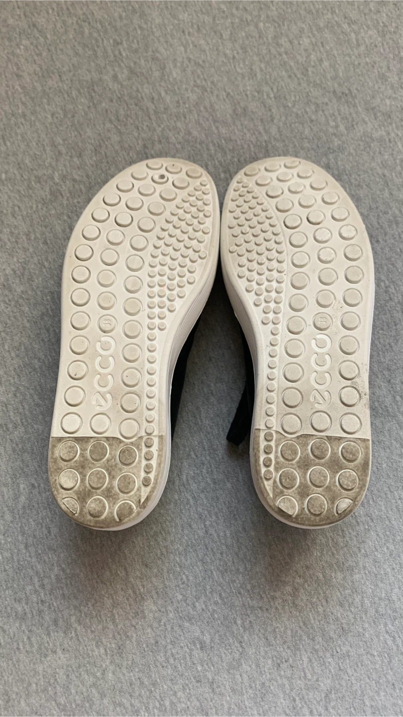 ecco Women’s Black Leather Sneakers Size 38 (7-7.5) - photo 5