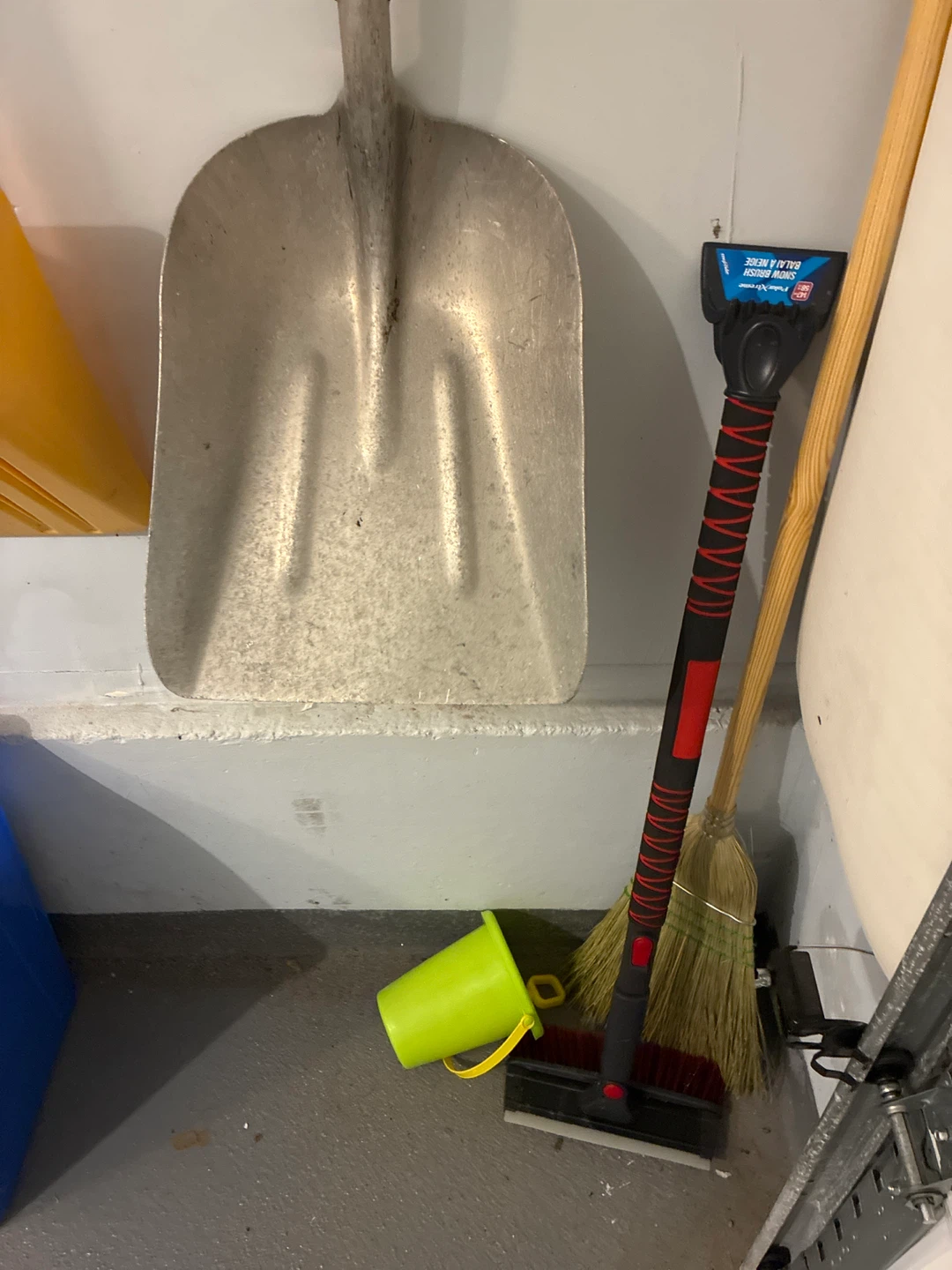 Aluminum snow shovel - industrial heavy duty - photo 3