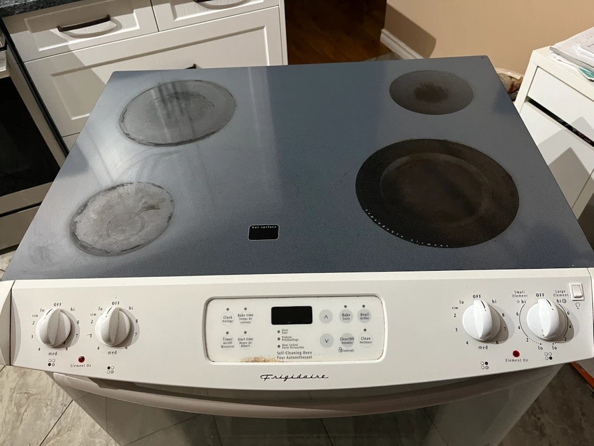 Frigidaire range - photo 2