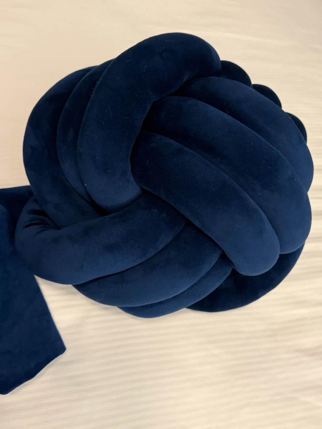 Set of Blue Velvet Cushion Covers and Knot Pillow - photo 5