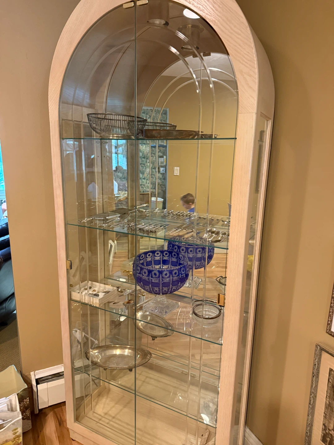 Arched Light Wood Display Cabinet with Glass Doors - photo 2