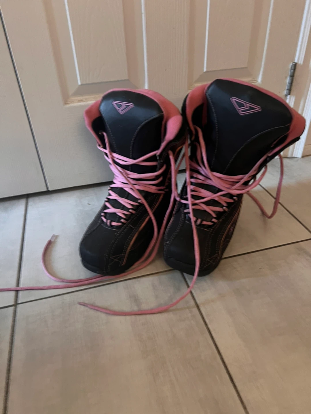 Riders Inc. Snowboard Boots - Black and Pink - photo 2