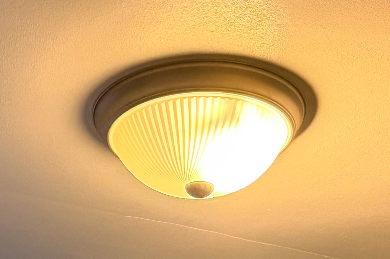 Flush mount ceiling light fixture