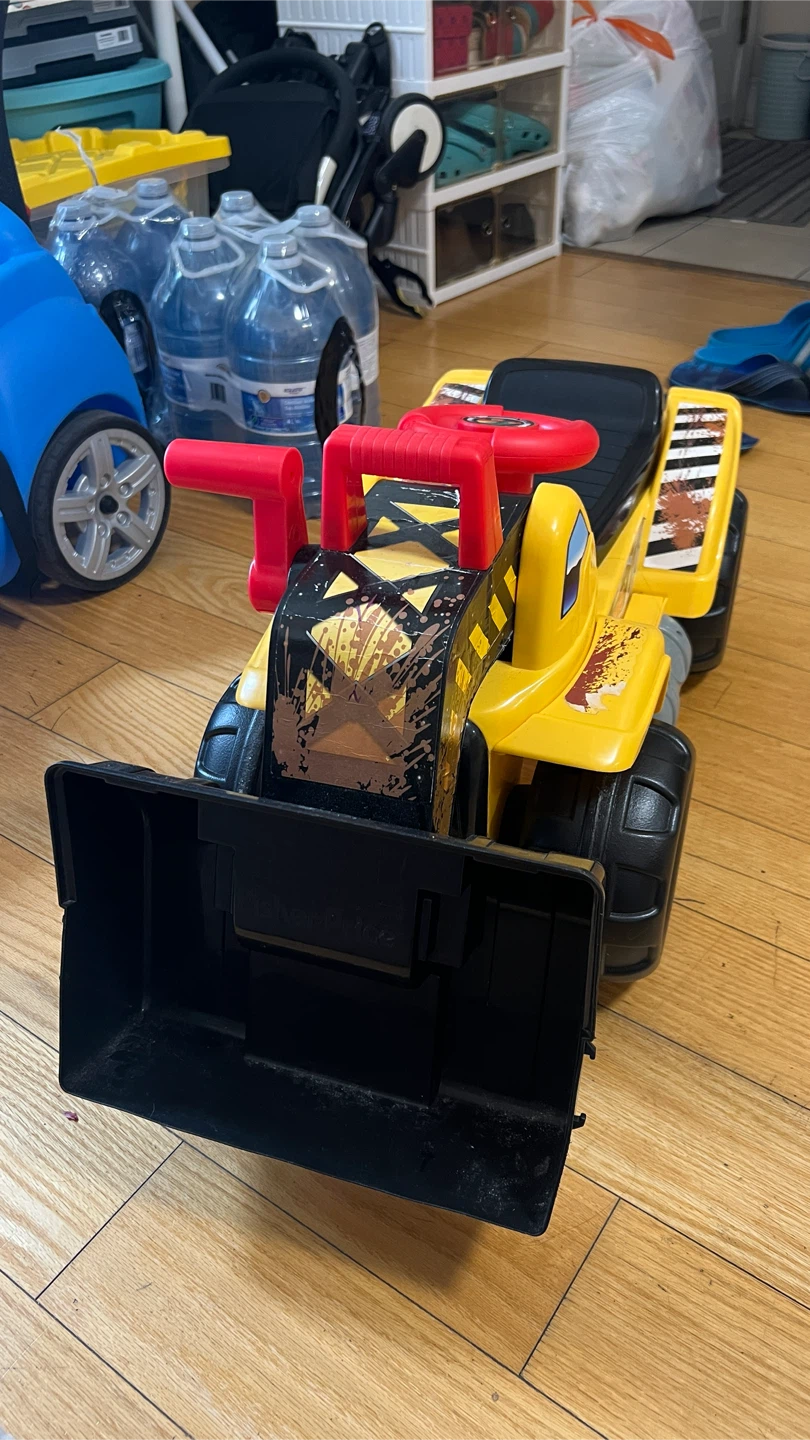 Fisher-Price Big Action Construction Digger Ride-On - photo 2