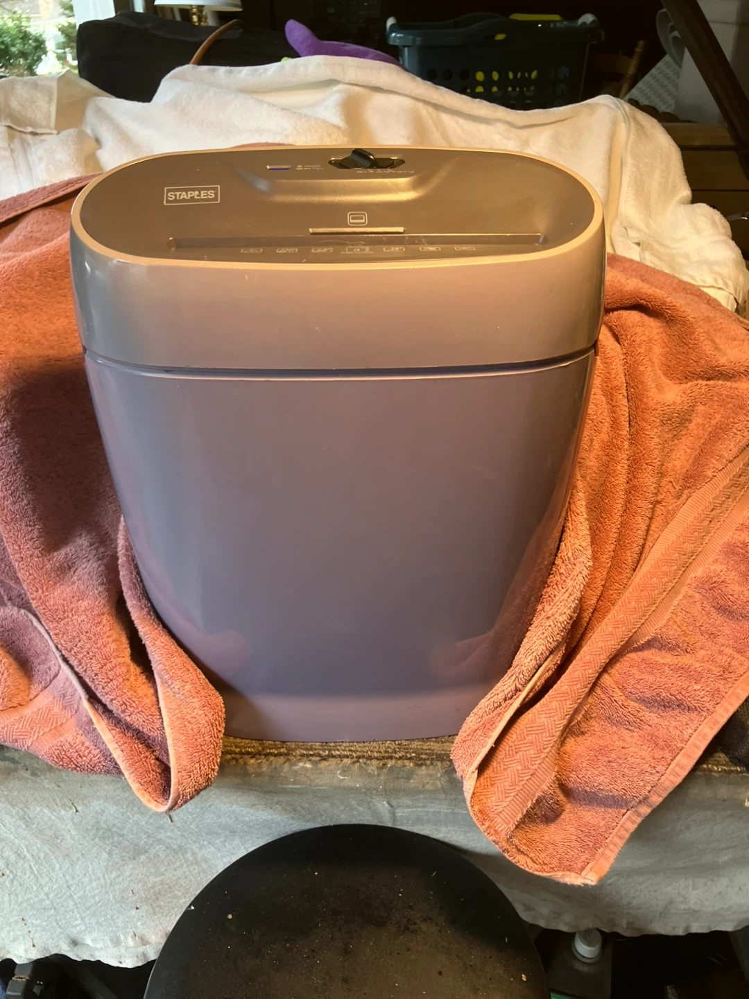 Staples 8-Sheet Paper Shredder