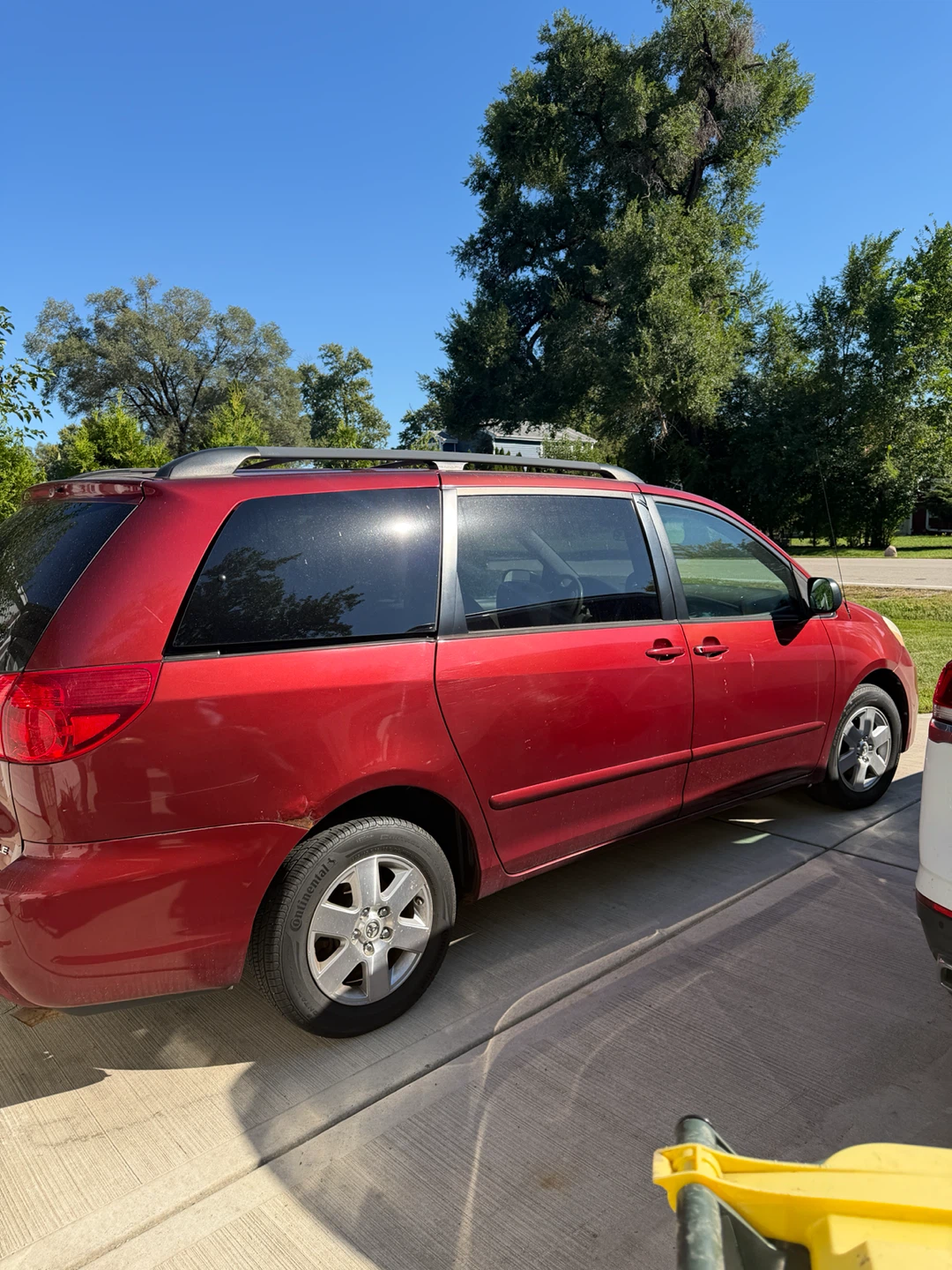 2010 Toyota Sienna LE - photo 4
