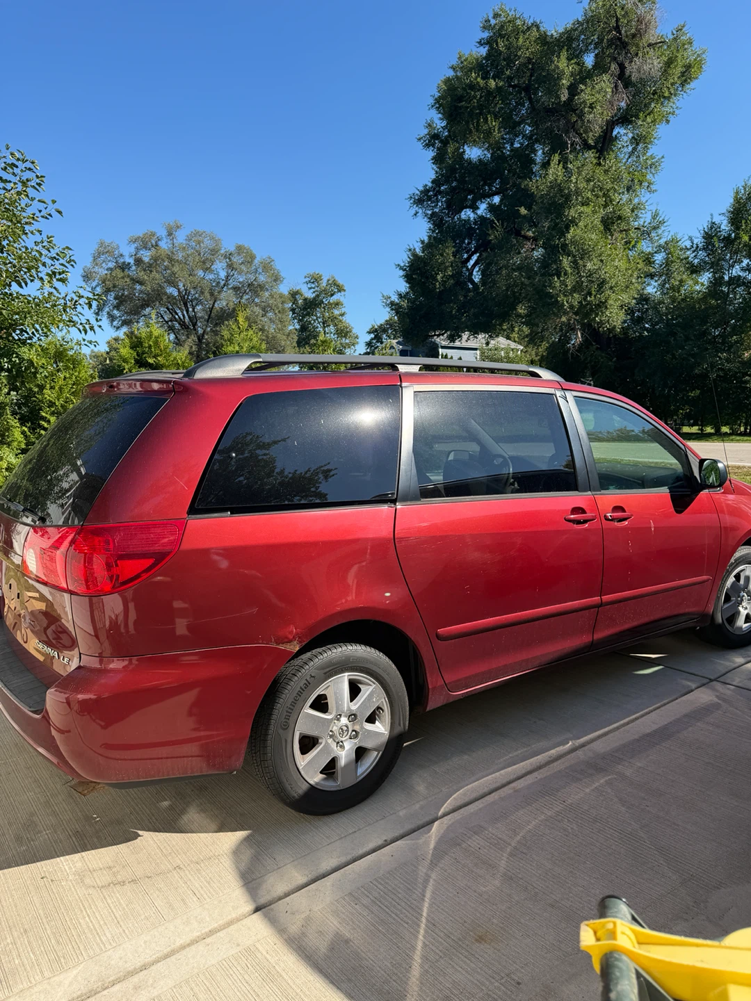 2010 Toyota Sienna LE - photo 5