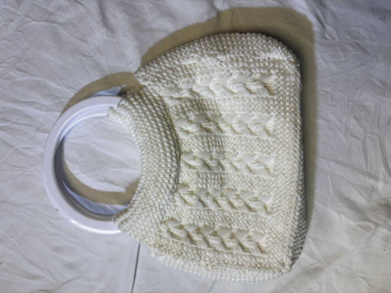 White knitted handbag with round handles