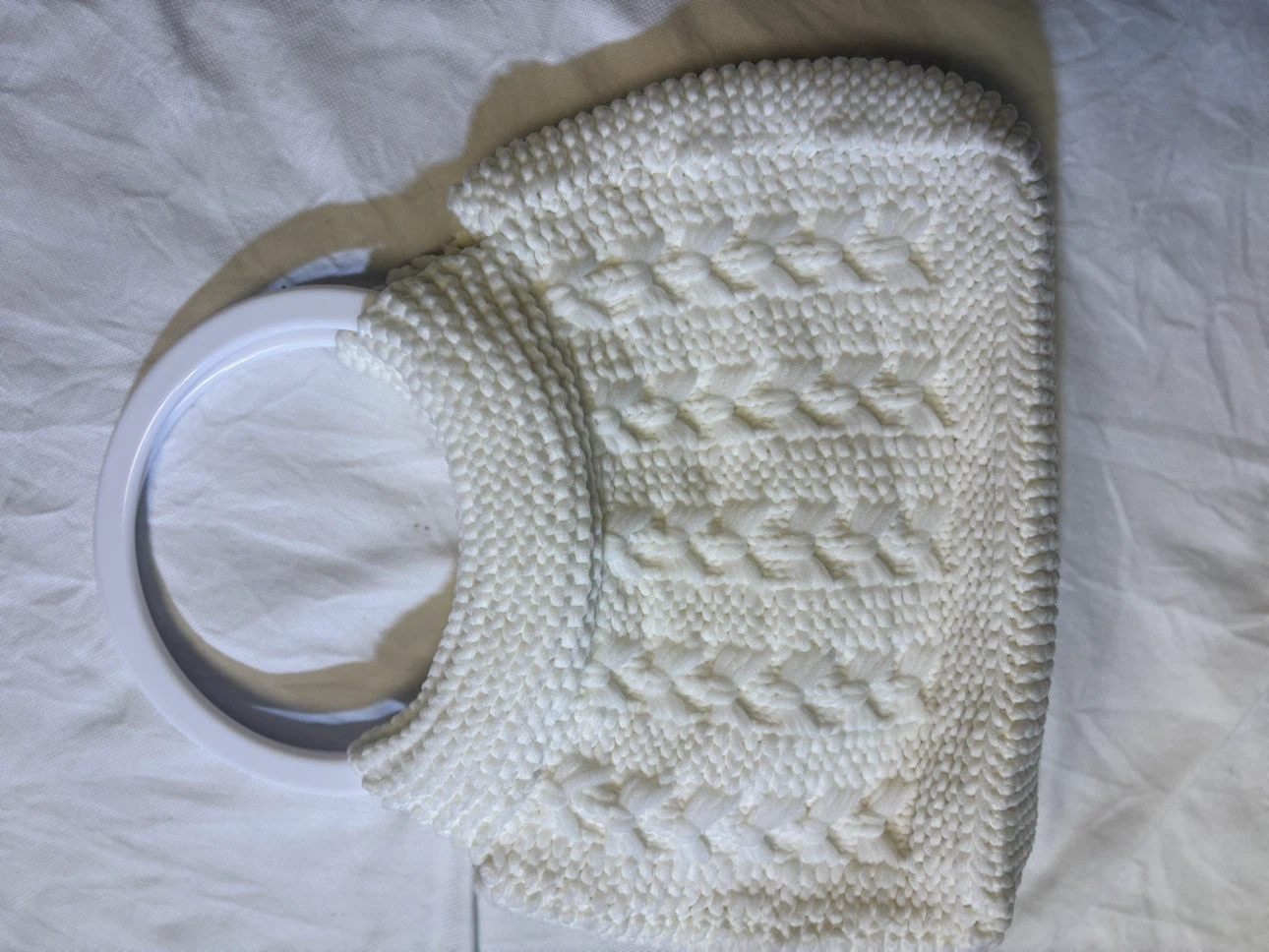 White knitted handbag with round handles - photo 4