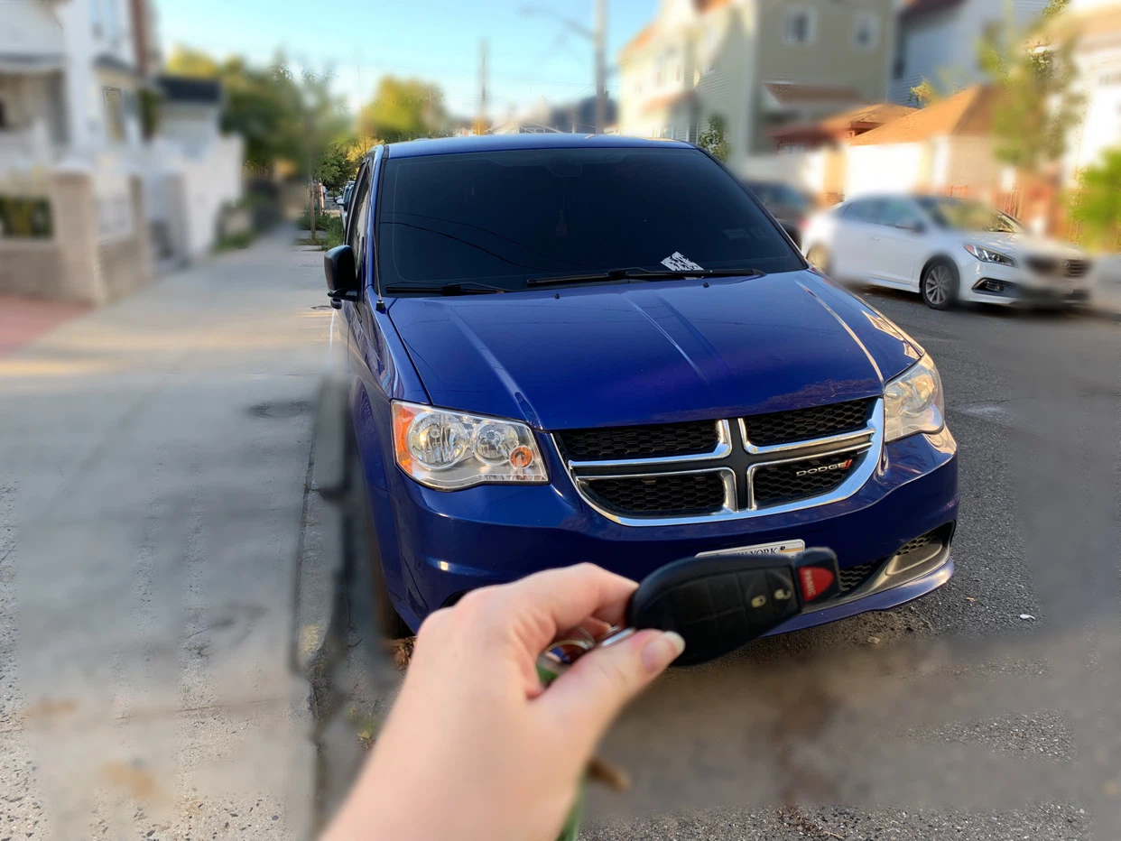 Blue Dodge Grand Caravan 2019