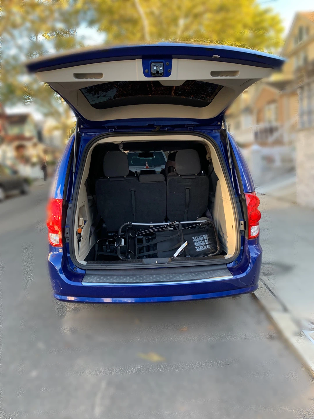 Blue Dodge Grand Caravan 2019 - photo 3