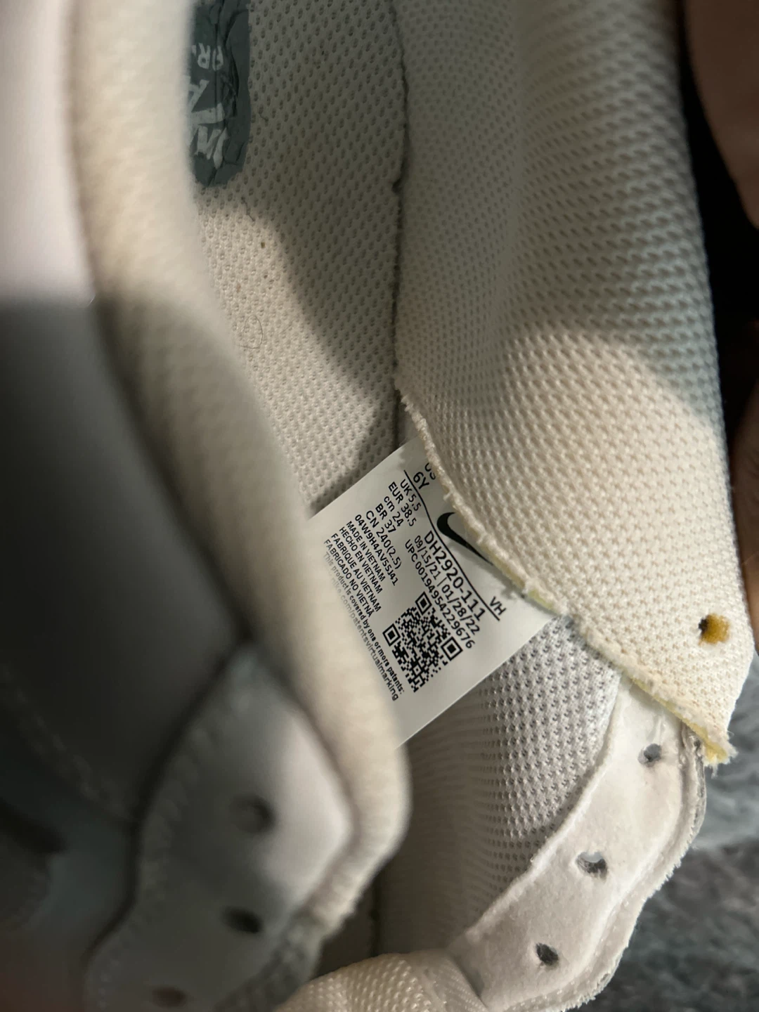 Nike Air Force 1 White Shoes Size 6Y - photo 3